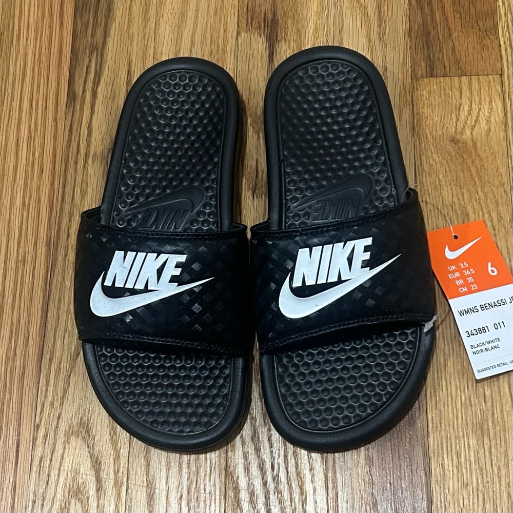 Women’s Nike Black/White Benassi JDI Slides Size 6
